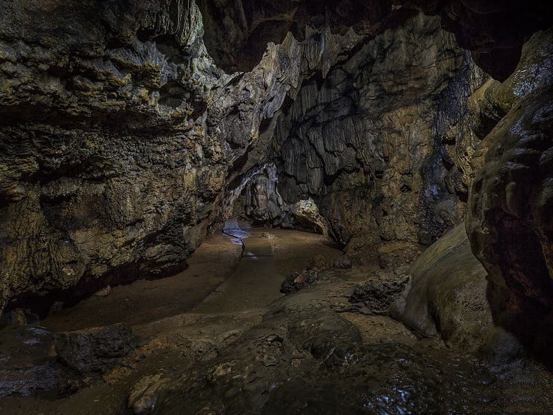 Mawsmai Cave 