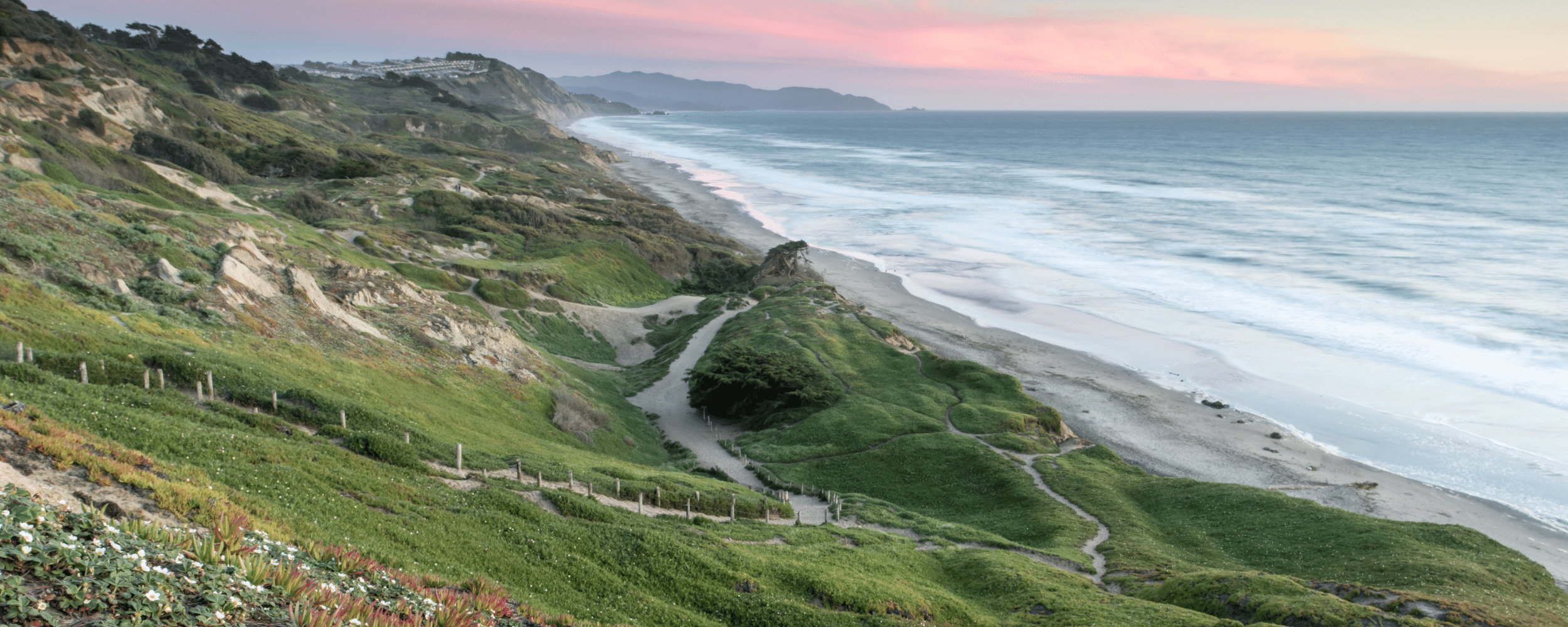 Beautiful coastal line withbeach waves at the fort funston beach