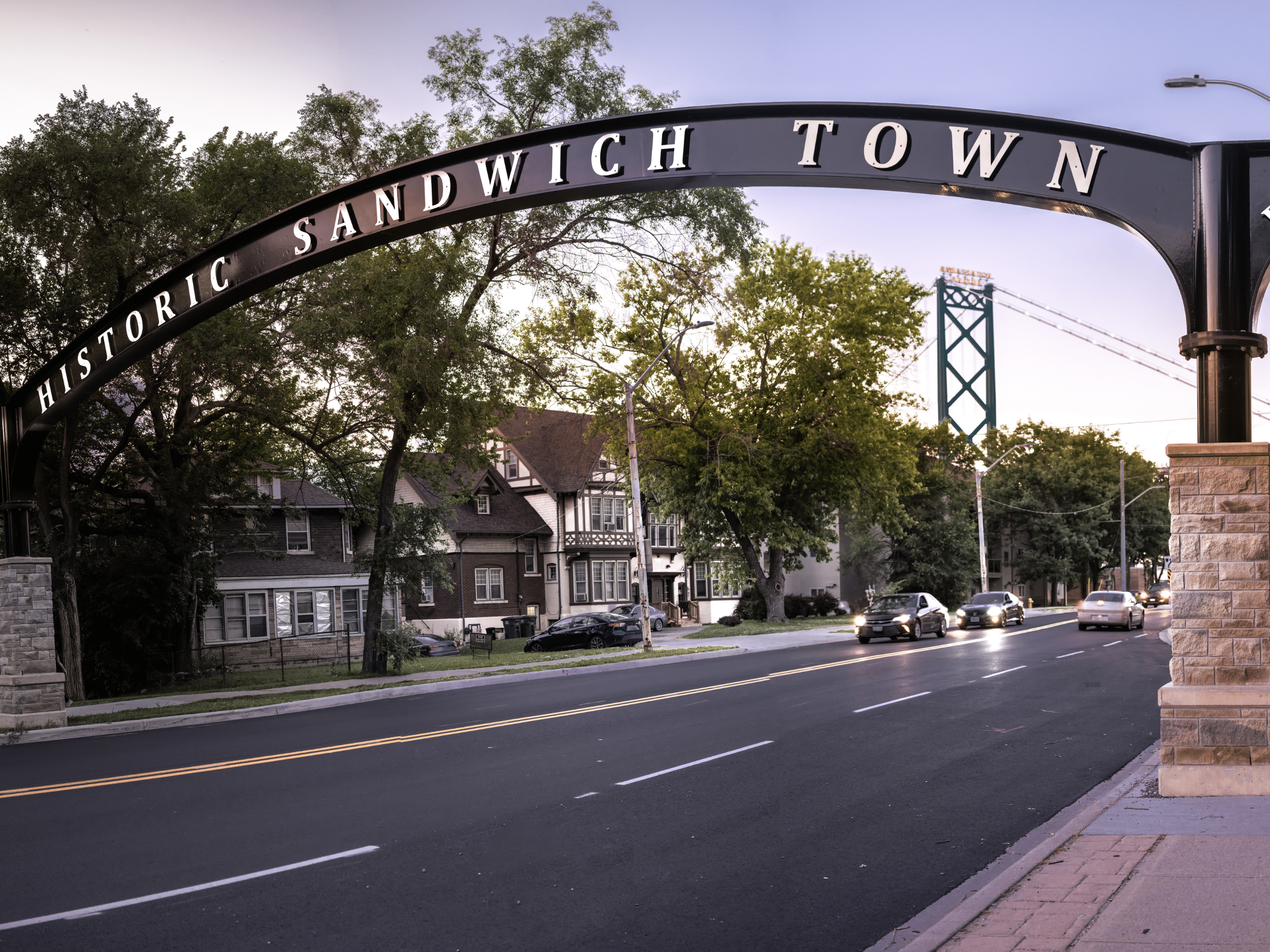 an arch at the entrance to the historic sandwich town
