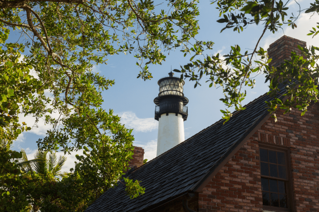 Cpe florida lighthouse light keepers cottage with cape florida lighthouse behind it